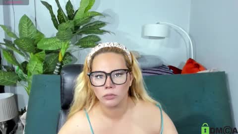 Snapshot of misstressheavenly chatting on February 27, 5:13 am Amanda . online show from February 27, 5:13 am