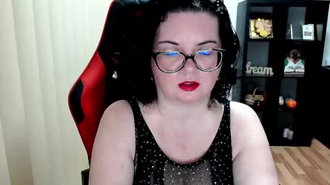 Snapshot of misstruble chatting on April 2, 11:08 am MissTruble online show from April 2, 11:08 am