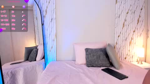 missvioleet online show from October 16, 5:25 pm