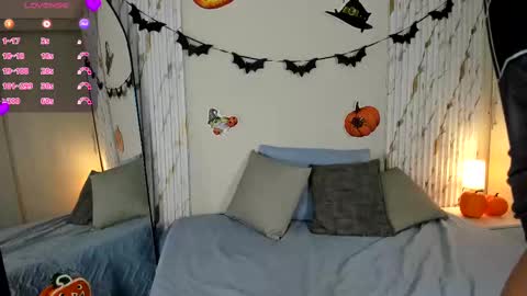 missvioleet online show from October 28, 5:26 pm