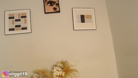 missvirggii online show from September 18, 11:29 pm