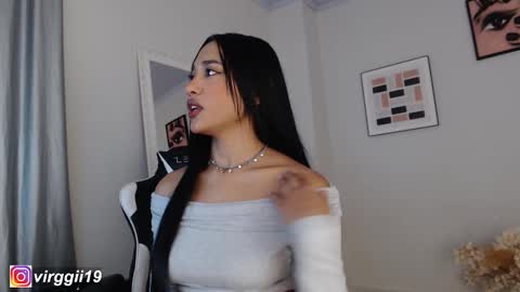 missvirggii online show from October 4, 9:57 pm