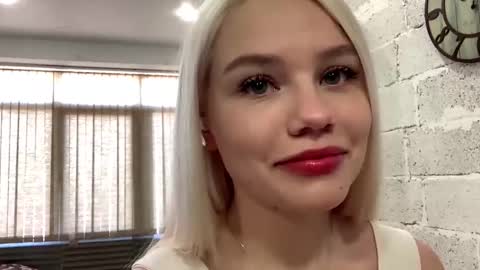 Snapshot of mist1k chatting on November 27, 12:07 pm Stella online show from November 27, 12:07 pm