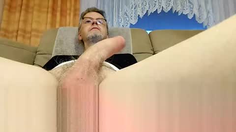 Snapshot of mister9pin chatting on February 13, 5:01 pm mister9pin online show from February 13, 5:01 pm