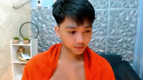 Snapshot of mister_officer chatting on June 26, 7:18 pm SAINT SACHI will make your day online show from June 26, 7:18 pm