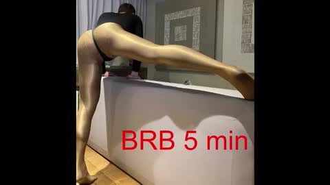 Snapshot of misterbobbyxx chatting on October 11, 4:22 am misterbobbyxx online show from October 11, 4:22 am