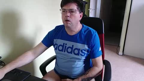 Snapshot of mistercoeur1 chatting on February 17, 4:02 pm mistercoeur online show from February 17, 4:02 pm