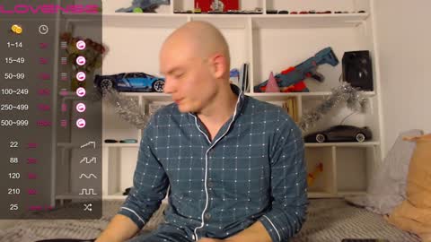 MIsterjames  online show from January 4, 5:05 pm