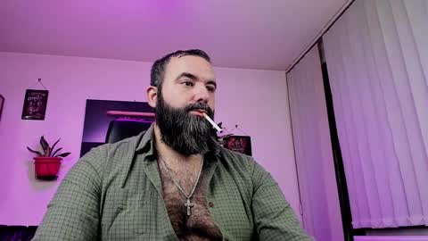 Snapshot of misterlov3r chatting on December 8, 12:40 am misterlov3r online show from December 8, 12:40 am