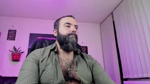 Snapshot of misterlov3r chatting on December 14, 1:28 am misterlov3r online show from December 14, 1:28 am