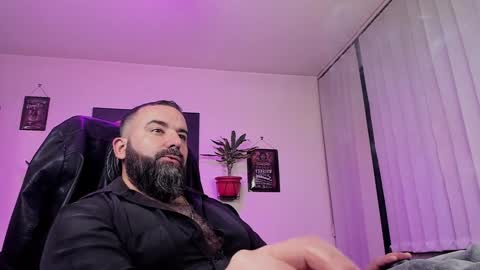 Snapshot of misterlov3r chatting on December 19, 12:02 am misterlov3r online show from December 19, 12:02 am