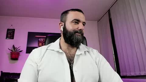 Snapshot of misterlov3r chatting on March 4, 3:11 am misterlov3r online show from March 4, 3:11 am