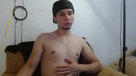 mistermike_69 online show from April 13, 9:53 pm