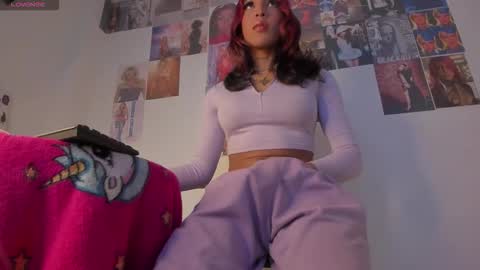 Snapshot of mistileav chatting on November 23, 2:33 am online show from November 23, 2:33 am