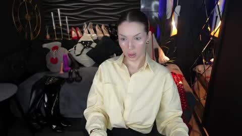 Darsy online show from May 19, 1:39 pm