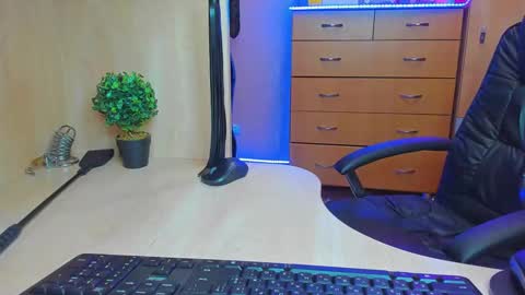 Mistress Kristi online show from March 3, 9:15 pm