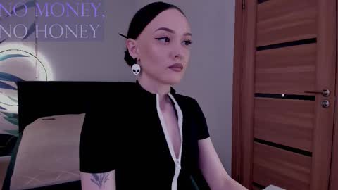 Mistress Mia online show from November 21, 3:38 am