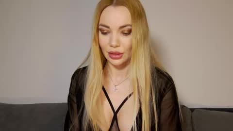 Snapshot of mistress_milana chatting on January 10, 12:18 pm Milana online show from January 10, 12:18 pm