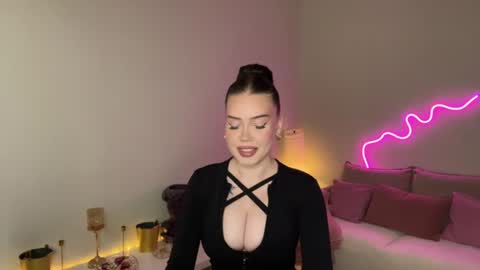 Mia online show from June 13, 12:36 pm