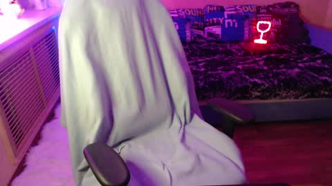 Snapshot of mistressbailey_x chatting on January 17, 2:50 pm Miss Bailey online show from January 17, 2:50 pm