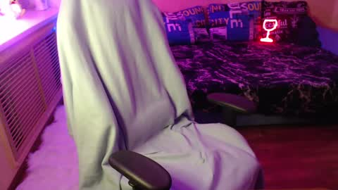 Snapshot of mistressbailey_x chatting on January 18, 2:33 pm Miss Bailey online show from January 18, 2:33 pm