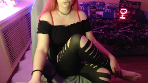 Snapshot of mistressbailey_x chatting on January 22, 3:40 pm Miss Bailey online show from January 22, 3:40 pm