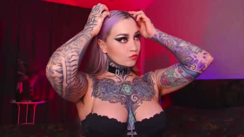 Snapshot of mistressdarksindel chatting on December 17, 1:06 pm mistressdarksindel online show from December 17, 1:06 pm