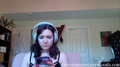Snapshot of mistressjuniper chatting on November 12, 5:46 pm Mistress June online show from November 12, 5:46 pm