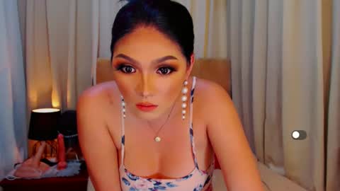 Snapshot of mistressseductionleah chatting on December 8, 7:58 am Leah online show from December 8, 7:58 am