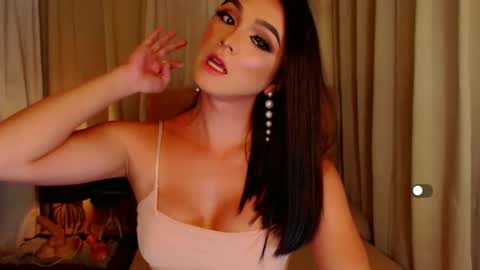 Snapshot of mistressseductionleah chatting on February 24, 6:47 pm Leah online show from February 24, 6:47 pm