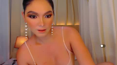 Snapshot of mistressseductionleah chatting on April 2, 8:34 am Leah online show from April 2, 8:34 am