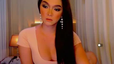 Snapshot of mistressseductionleah chatting on April 5, 7:00 pm Leah online show from April 5, 7:00 pm