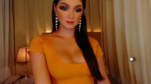 Snapshot of mistressseductionleah chatting on April 10, 9:19 pm Leah online show from April 10, 9:19 pm