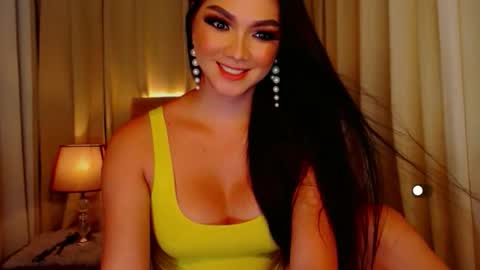 Snapshot of mistressseductionleah chatting on April 15, 9:15 pm Leah online show from April 15, 9:15 pm