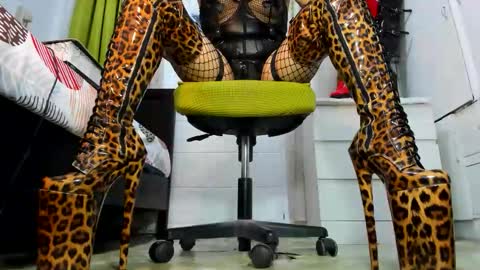 Snapshot of mistresstiffany69 chatting on April 30, 3:35 am Tiffany online show from April 30, 3:35 am