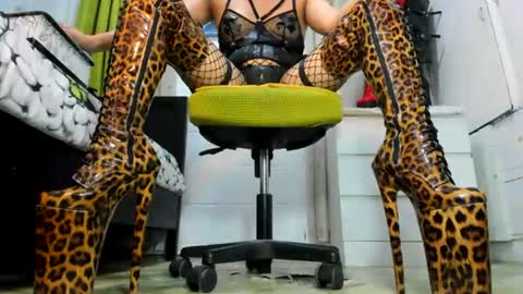 Snapshot of mistresstiffany69 chatting on August 2, 3:05 am Tiffany online show from August 2, 3:05 am