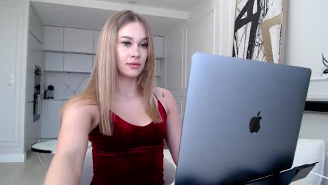 mistressuniverse online show from March 19, 8:07 am