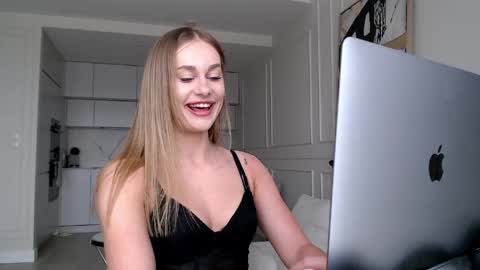 mistressuniverse online show from April 14, 11:49 am