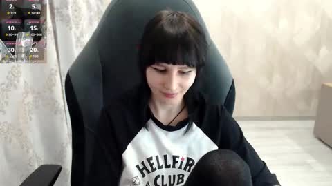 Snapshot of misty_dark chatting on October 10, 10:25 am misty_dark online show from October 10, 10:25 am