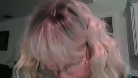 Snapshot of mistygoodslut chatting on March 27, 12:05 pm mistygoodslut online show from March 27, 12:05 pm