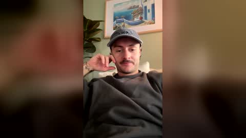 Snapshot of mitch28282 chatting on May 17, 9:33 pm mitch28282 online show from May 17, 9:33 pm