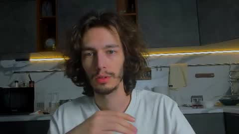 MitchelKurse online show from July 3, 6:36 pm