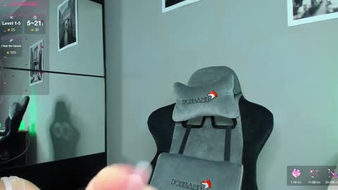 Mia 3 online show from January 7, 2:31 am