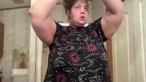 Snapshot of mixxedgoodness222 chatting on December 15, 4:11 pm mixxedgoodness222 online show from December 15, 4:11 pm