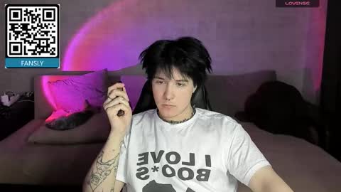 MeowMiku online show from October 3, 7:11 pm