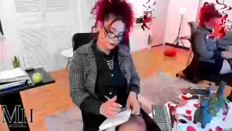 mizzhell_ online show from September 20, 1:45 pm