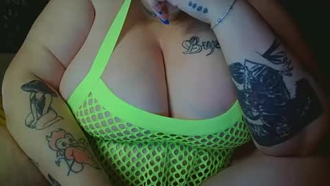 mkittenx online show from April 16, 9:39 pm