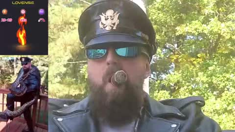 Snapshot of mmazsnake chatting on October 19, 7:14 pm SMOKINsnakeEYEZ online show from October 19, 7:14 pm