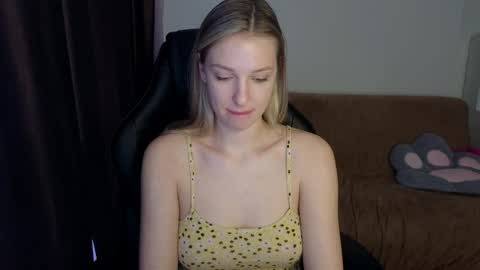 Lili online show from December 9, 9:49 am