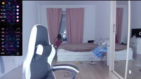 Lili online show from March 12, 4:46 pm